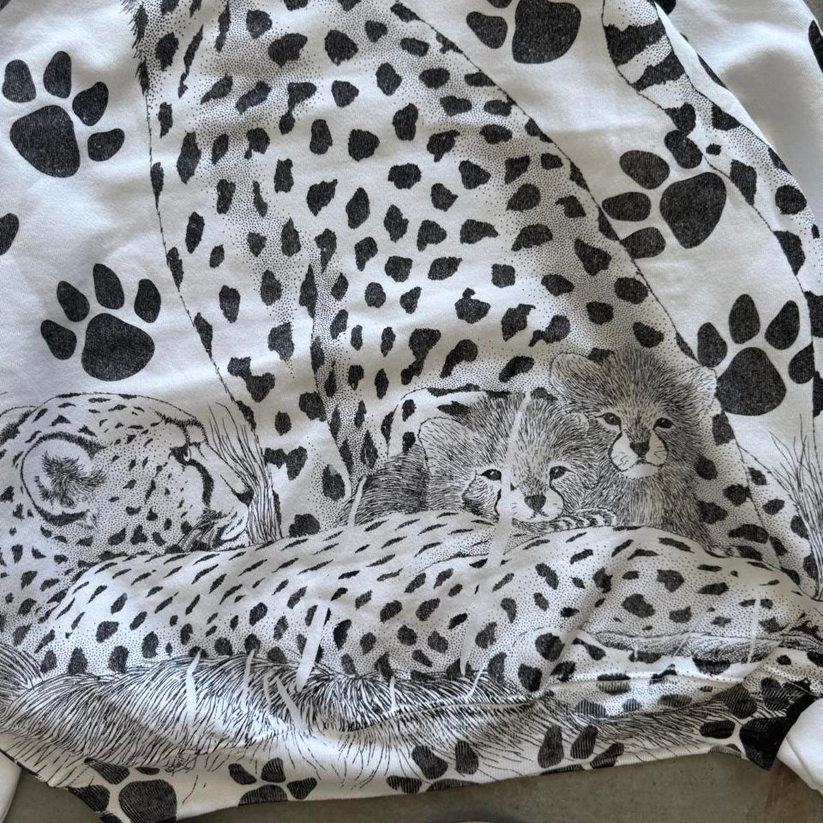 Vintage 90s Cheetah Animal All Over Print Crewneck - X-Large
