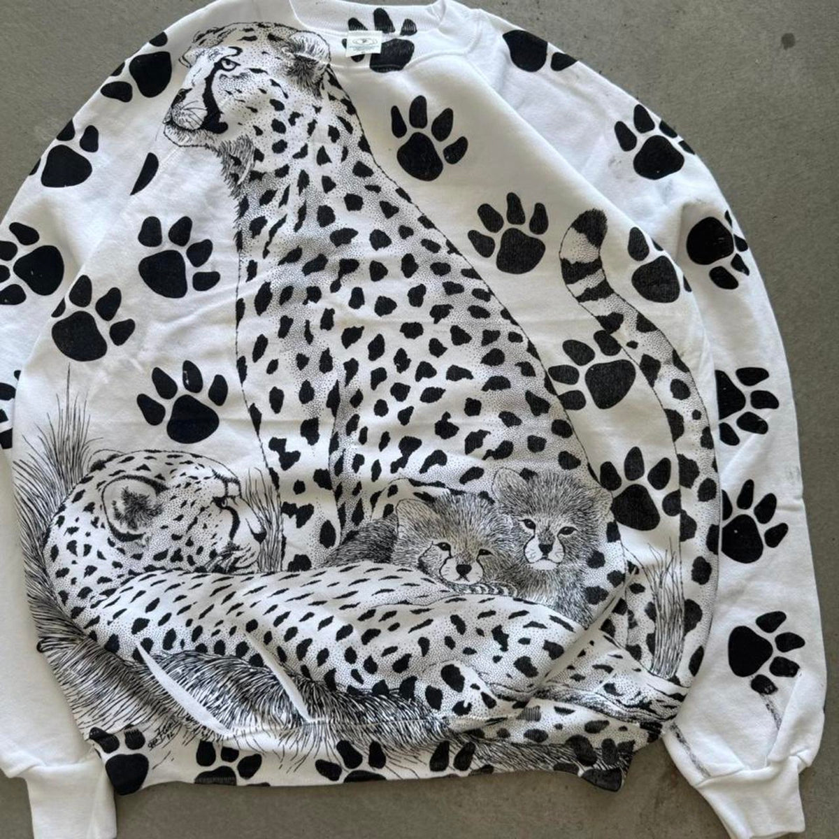 Vintage 90s Cheetah Animal All Over Print Nature Crewneck - Large
