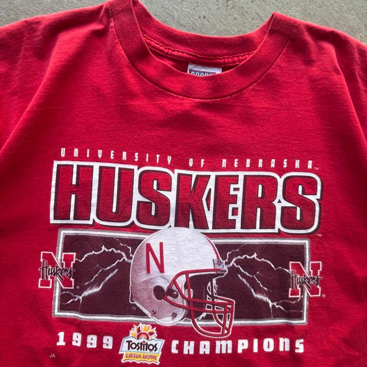 Vintage 1999 Nebraska Huskers Lightning Helmet T-Shirt - X-Large