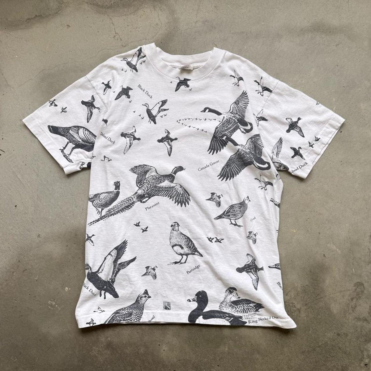 Vintage 90s Bird Animal Nature All Over Print T-Shirt - Large