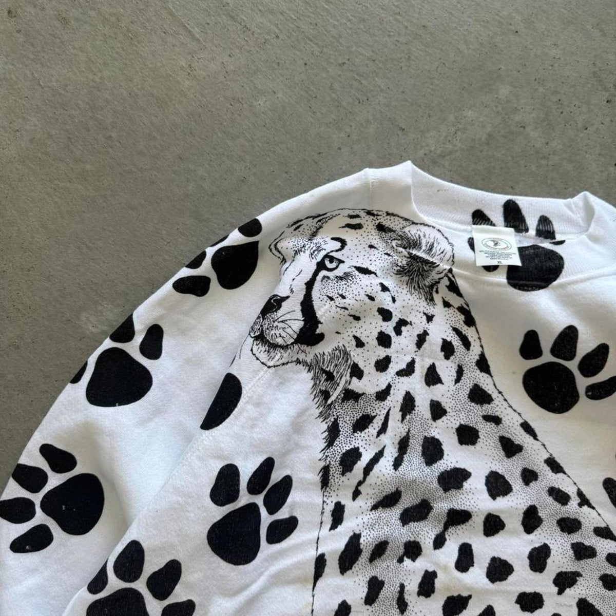 Vintage 90s Cheetah Animal All Over Print Nature Crewneck - Large