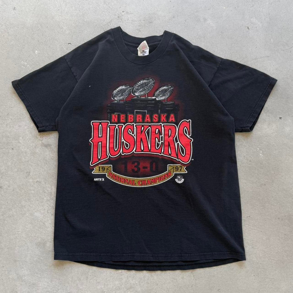 Vintage 1997 Nebraska Huskers 3 Peat Trophy Championship T-Shirt - X-Large