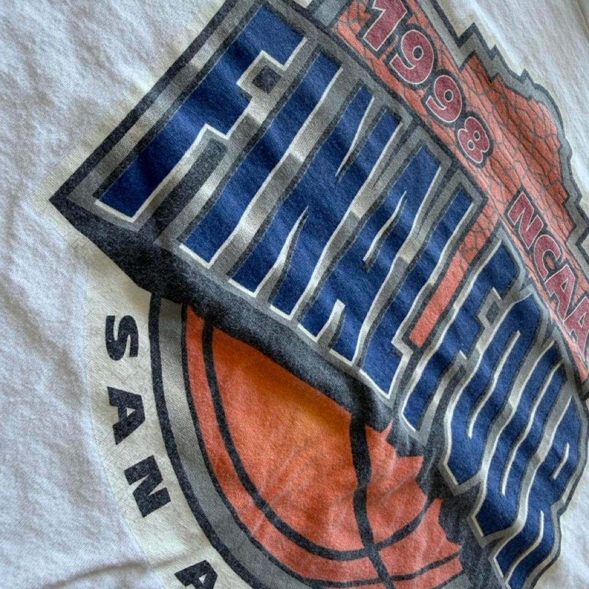 Vintage 1998 NCAA Final Four San Antonio Basketball T-Shirt - Large