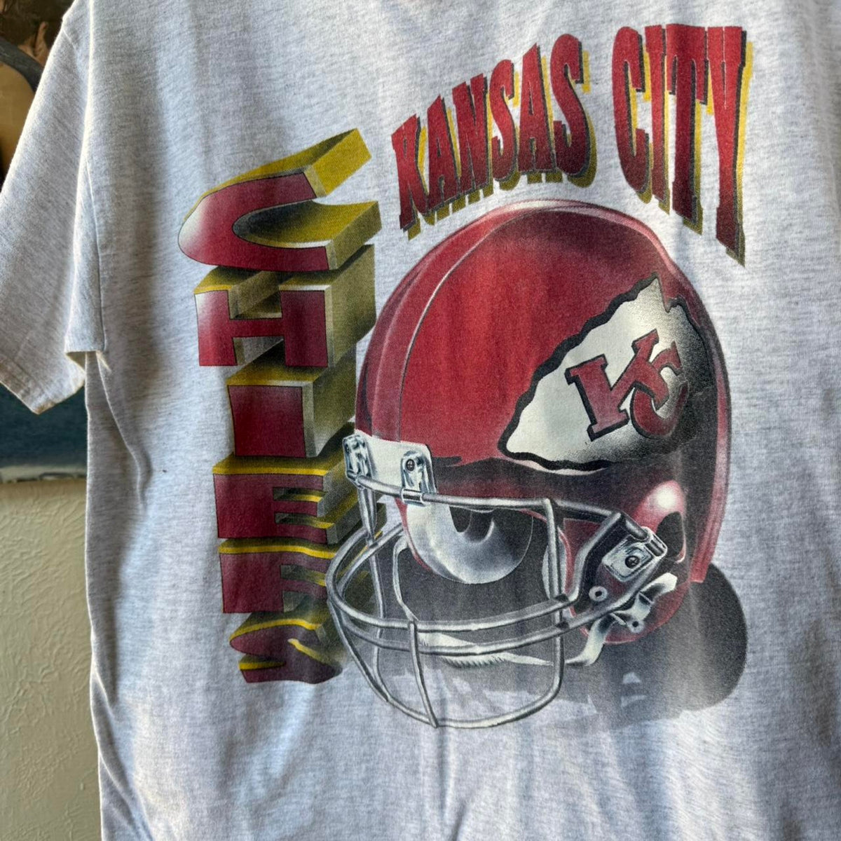 Vintage 90s Kansas City Chiefs NFL Helmet T-Shirt - Large