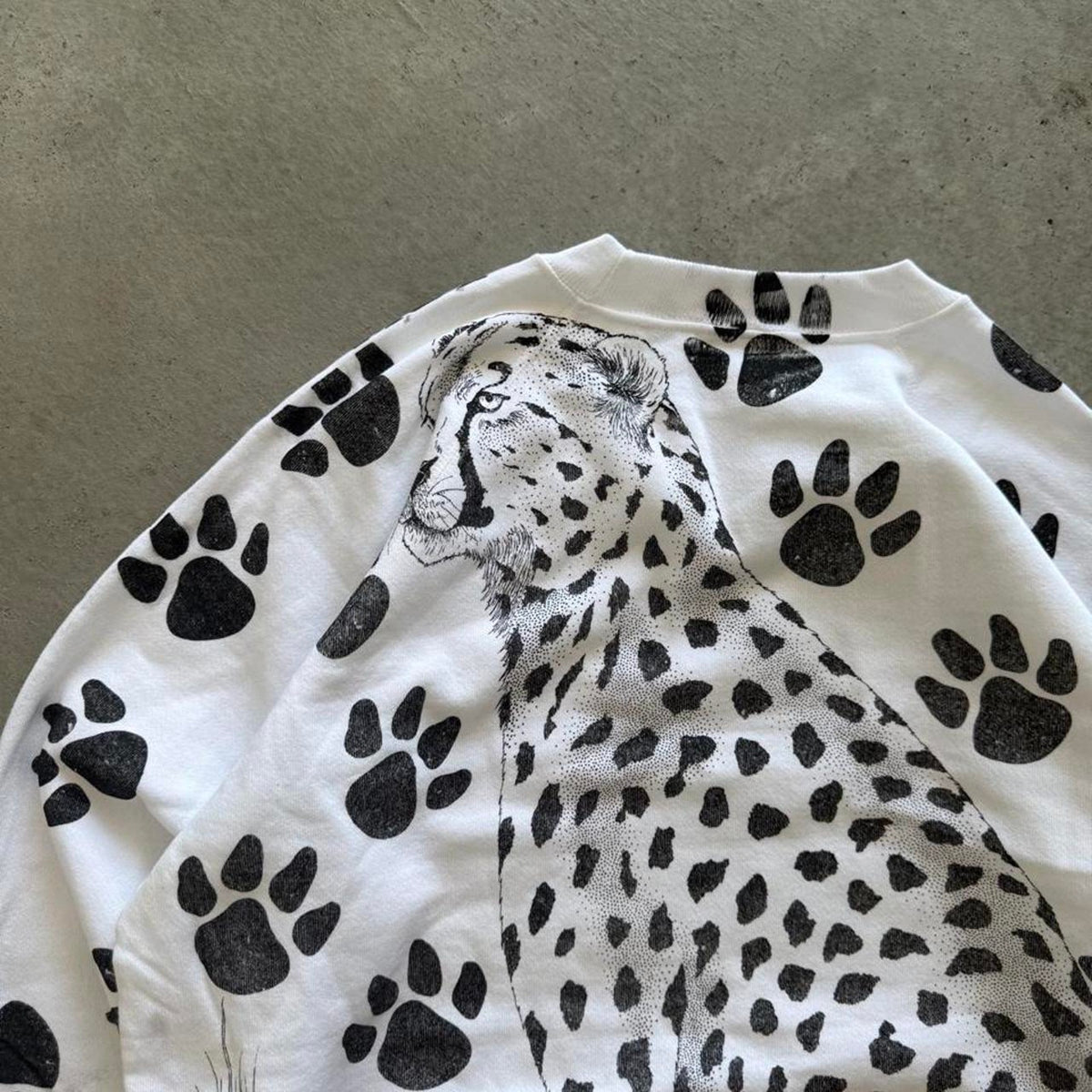Vintage 90s Cheetah Animal All Over Print Nature Crewneck - Large