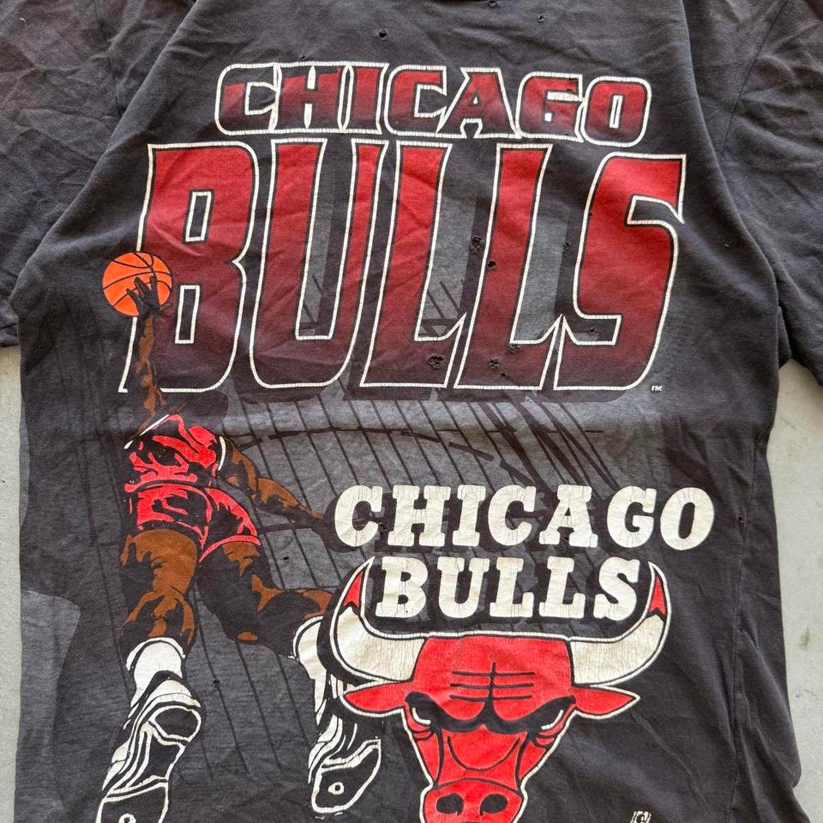 Vintage 90s Chicago Bulls Faded NBA Basketball T-Shirt - Medium