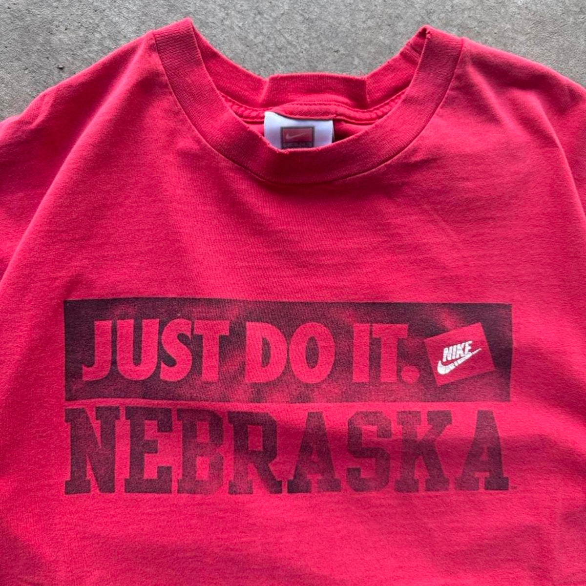 Vintage Y2K Nebraska Huskers Nike Just Do It T-Shirt - Medium