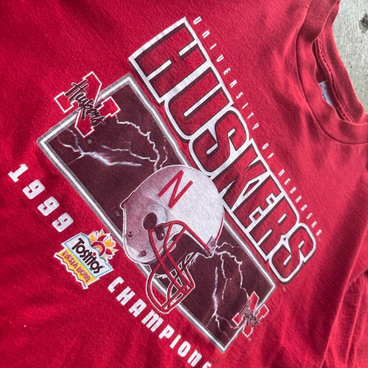 Vintage 1999 Nebraska Huskers Lightning Helmet T-Shirt - X-Large