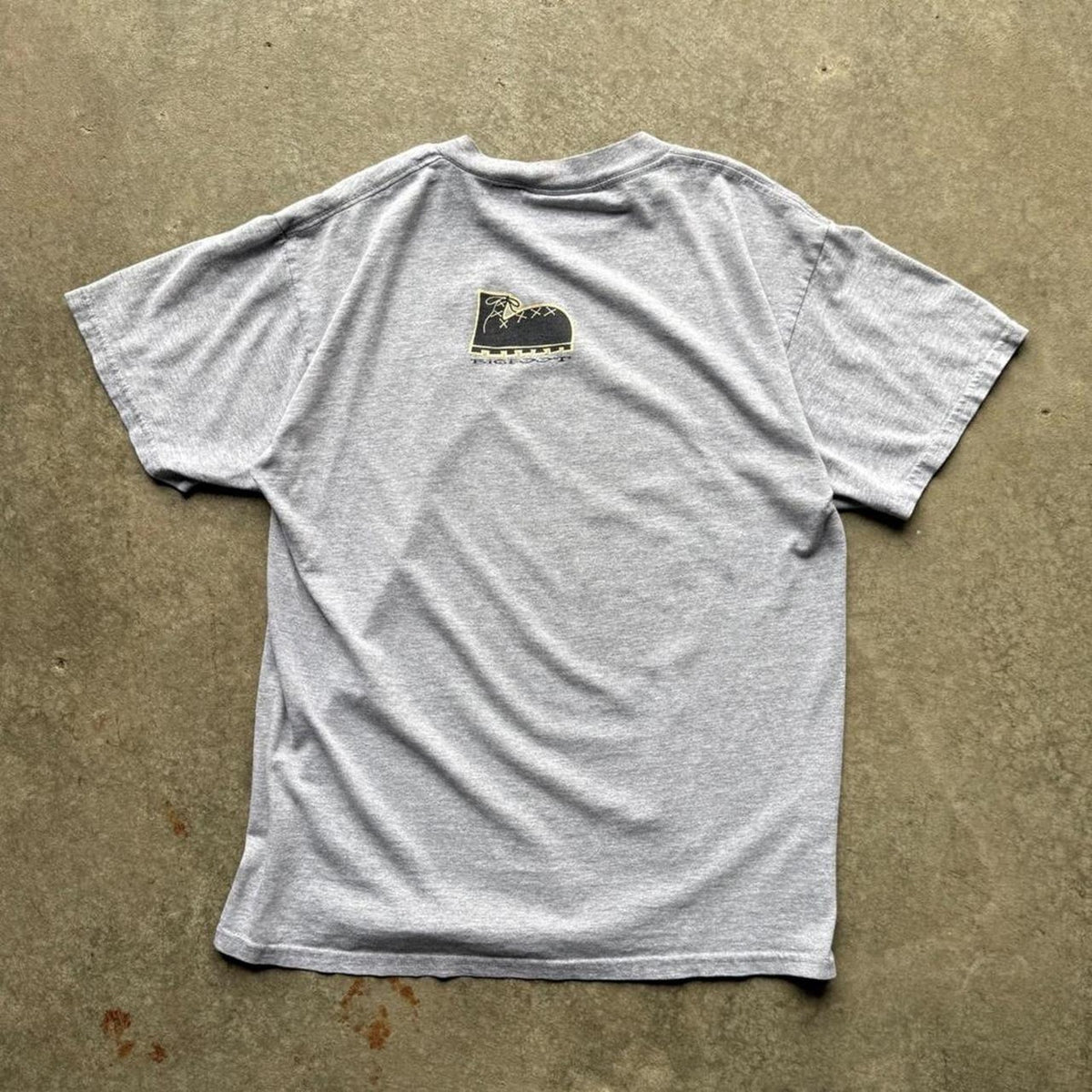 Vintage 90s Alaska Bear Bigfoot Outdoors T-Shirt - Medium