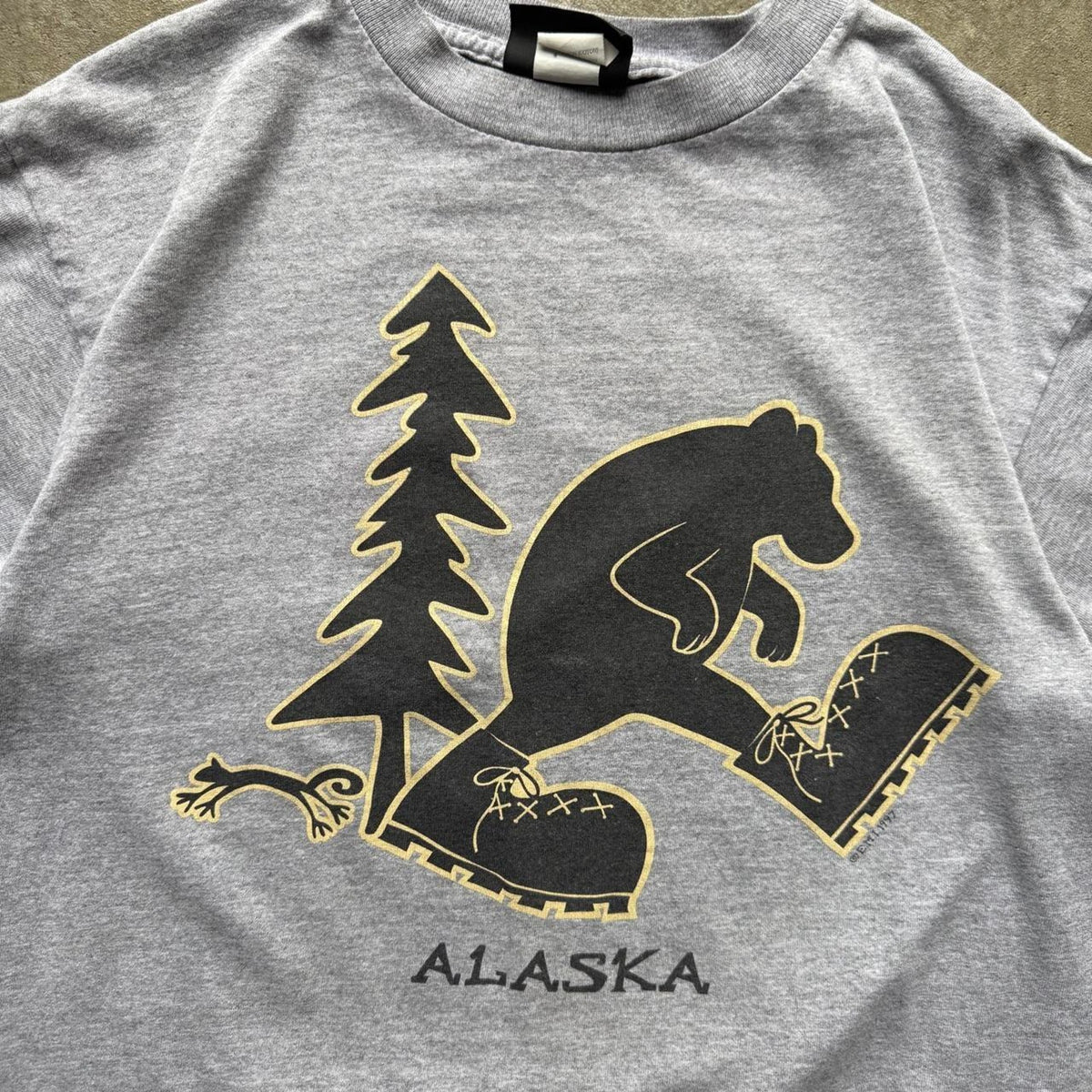 Vintage 90s Alaska Bear Bigfoot Outdoors T-Shirt - Medium