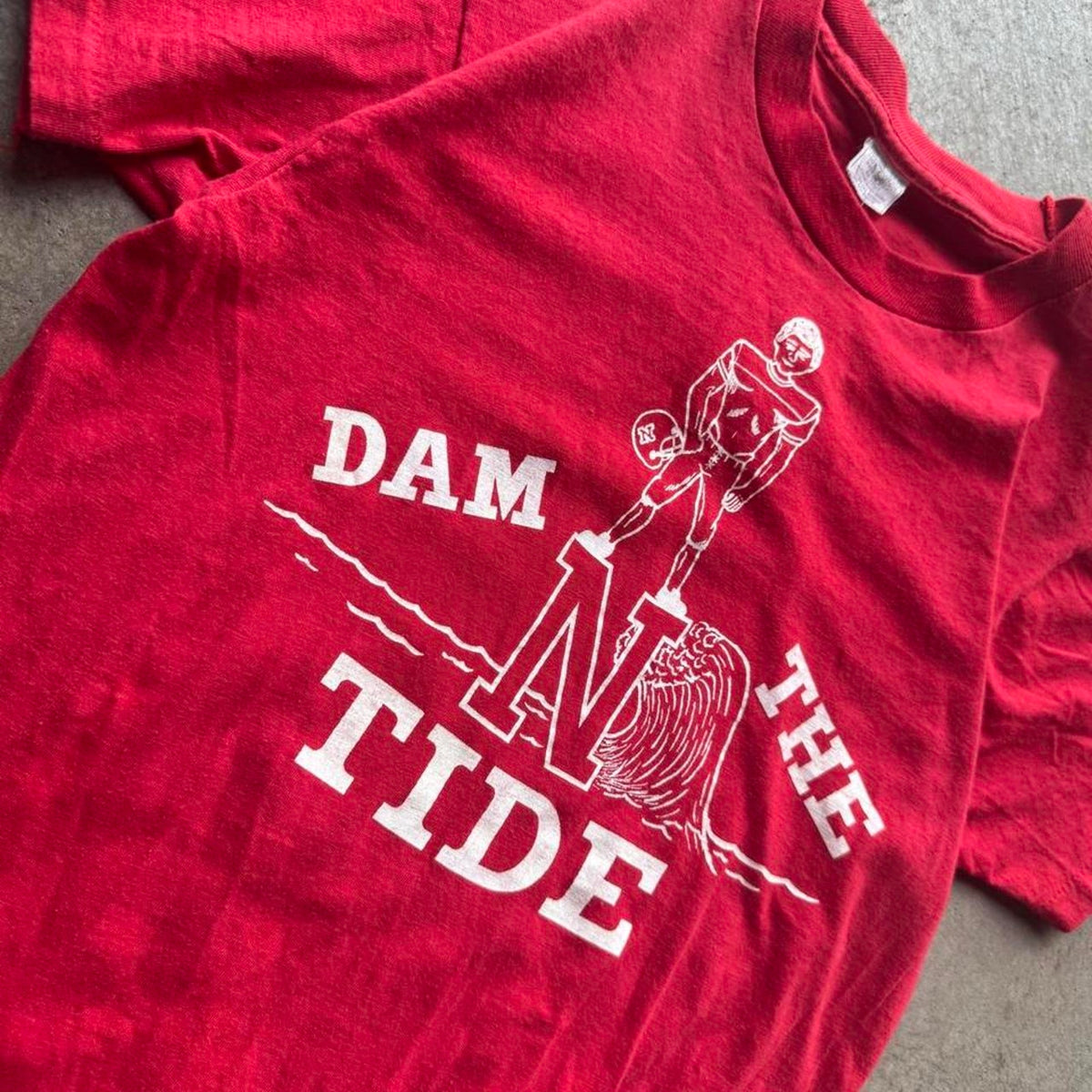 Vintage 80s Damn The Tide Nebraska Huskers T-Shirt - Medium