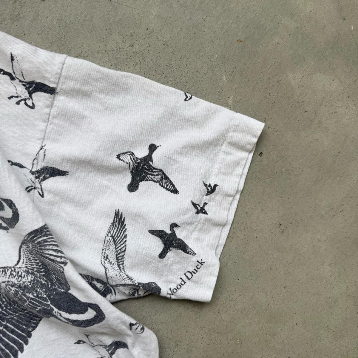 Vintage 90s Bird Animal Nature All Over Print T-Shirt - Large